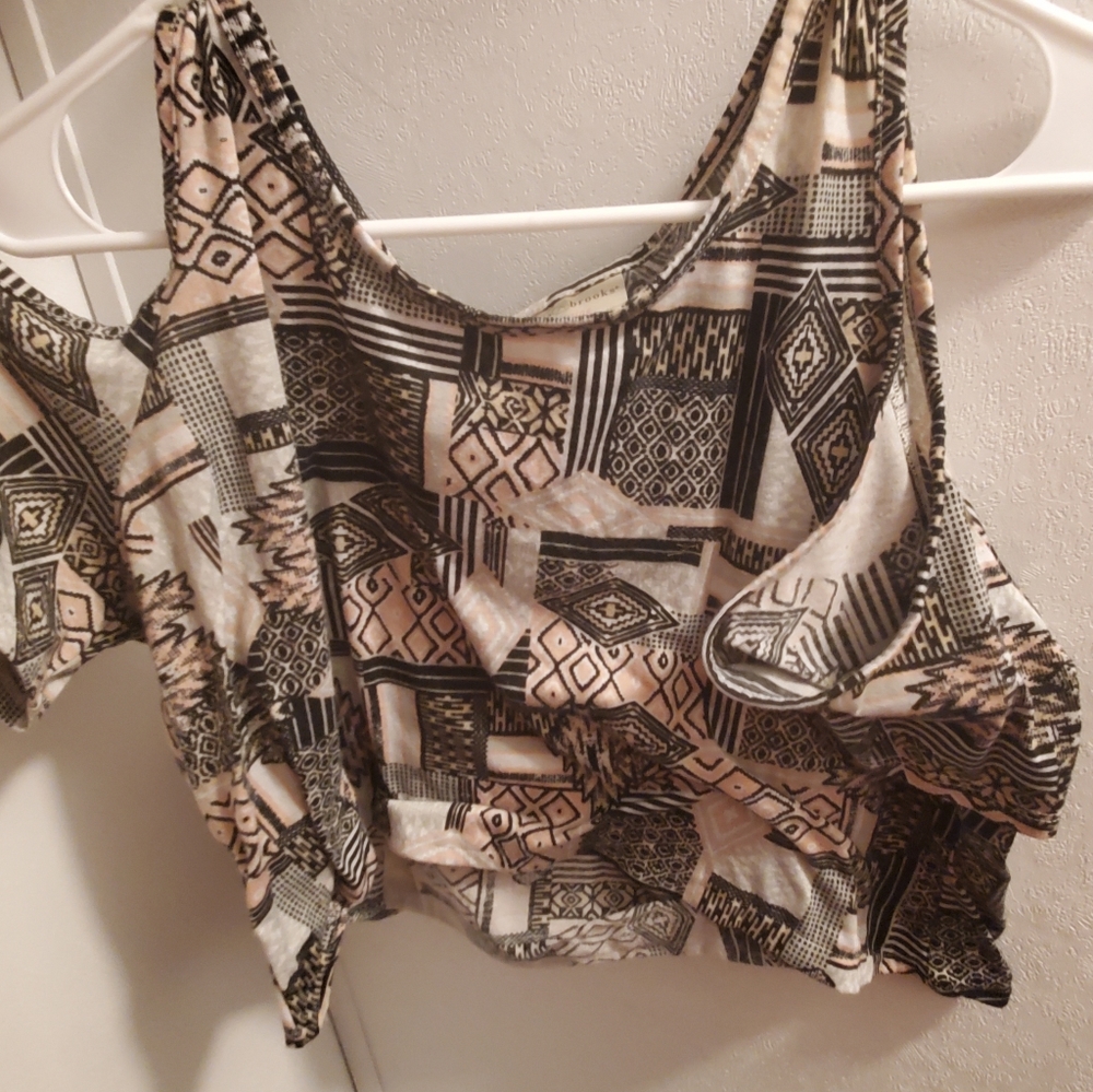 Exposed Shoulder Crop Tee